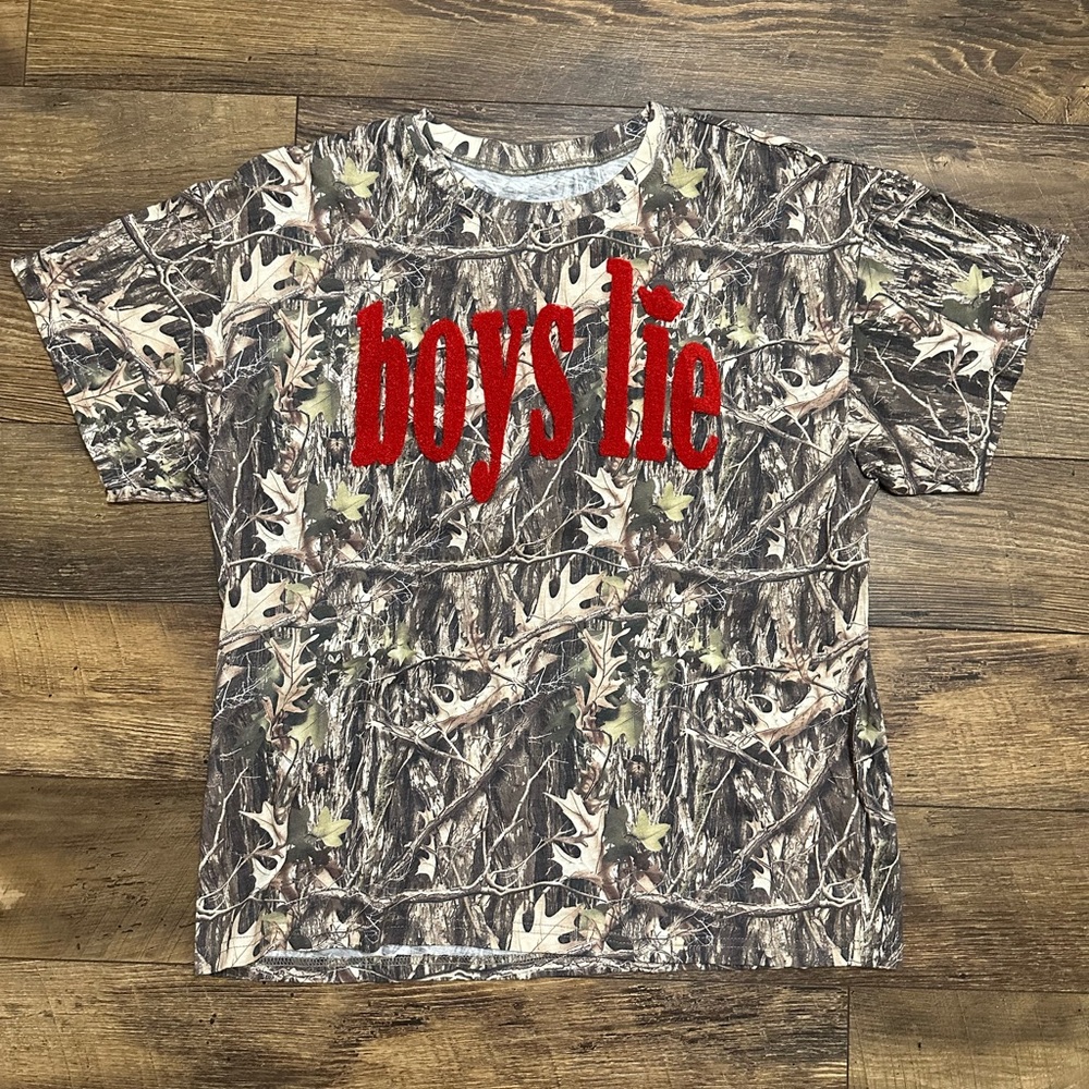 Boys Lie Camo Manhunt Tee ❣️
